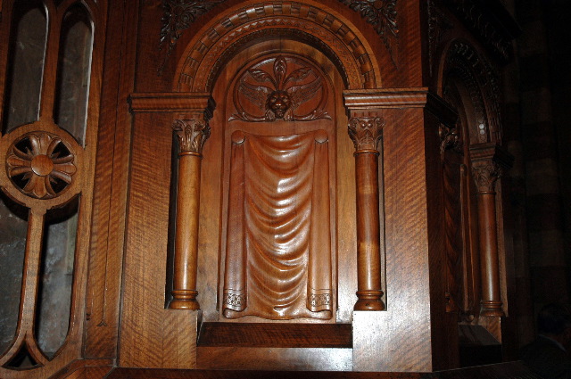 19-Détail de la chaire en noyer de la fin du XIXè.