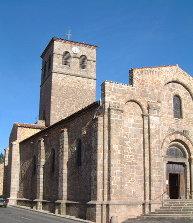 02bis-L'église, dédiée à Saint Pierre,de style roman bénédictin.